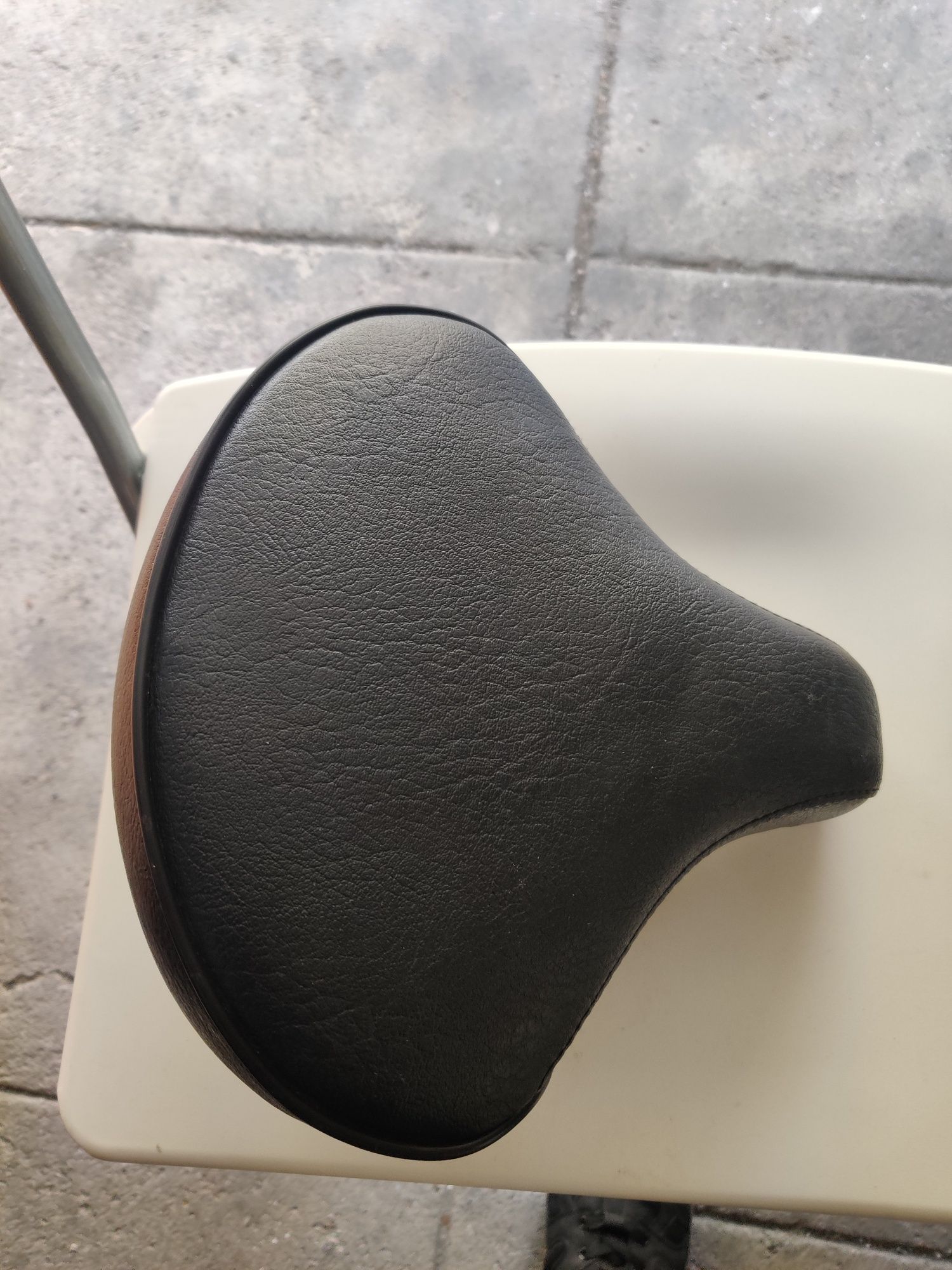 Assento bicicleta retro em pele novo