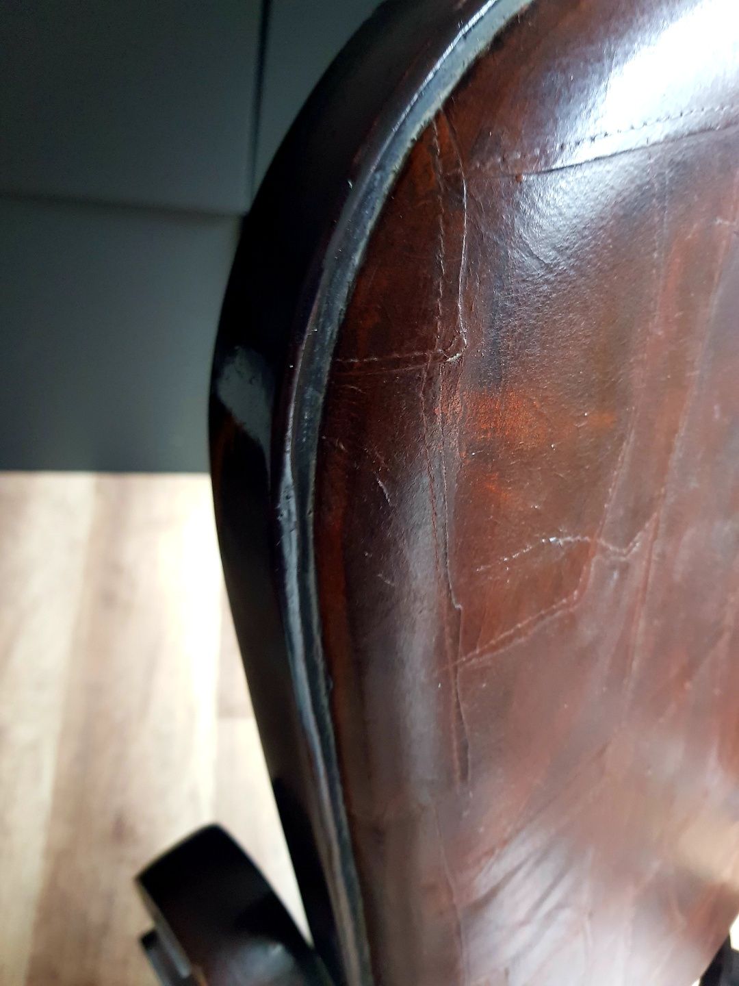 Fotel bujany skórzany retro w bardzo dobrym stanie