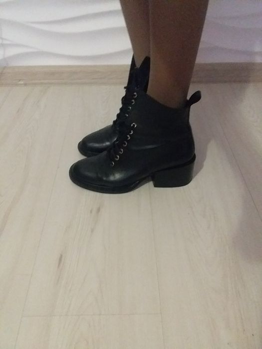 Продам черевики Estro