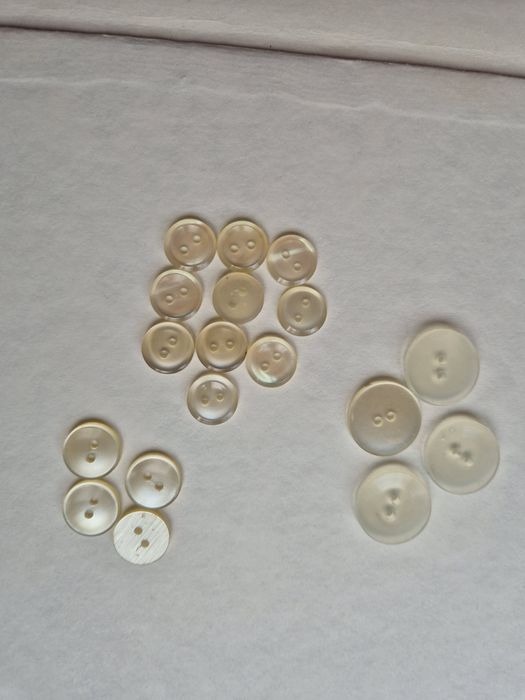 Guziki przezroczyste, perlowe