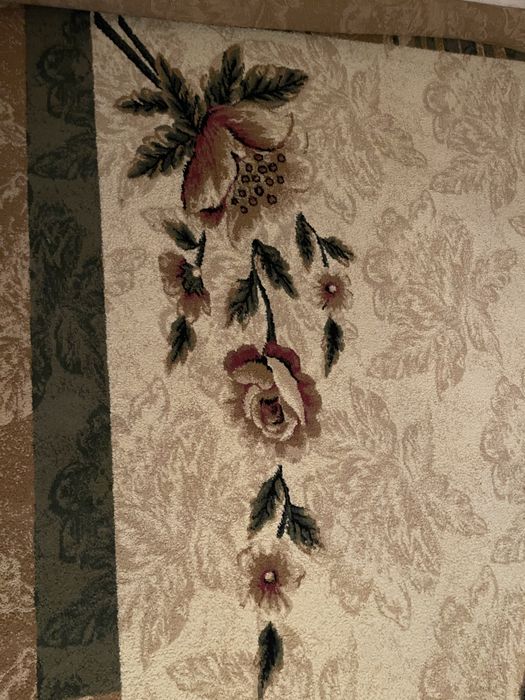 Красивий килим 2.0/3.0 в ідеальному стані