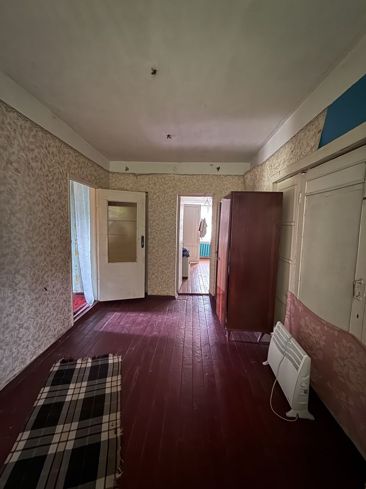 Продаж цегляного будинку в центрі села Яцьки