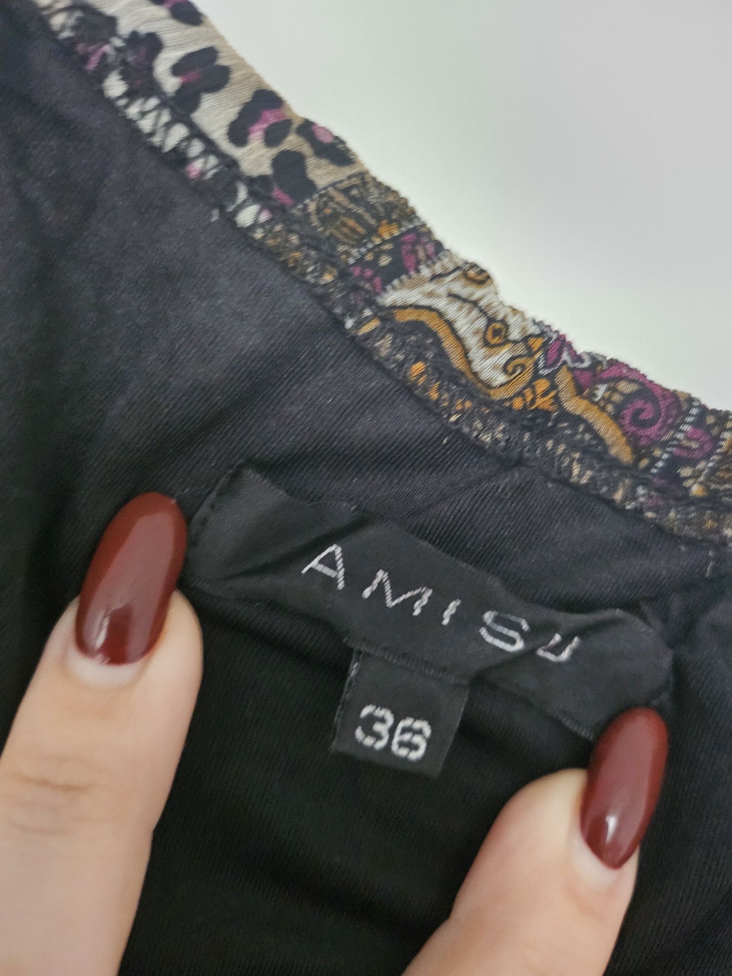 Wzorzysta sukienka Amisu