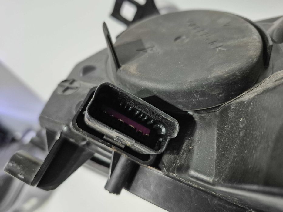 Renault Megane III 08-12 Lampa reflektor prawy EU 6PIN oryginalny