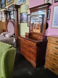 Grande cómoda em madeira maciça com espelho - óptimo estado e