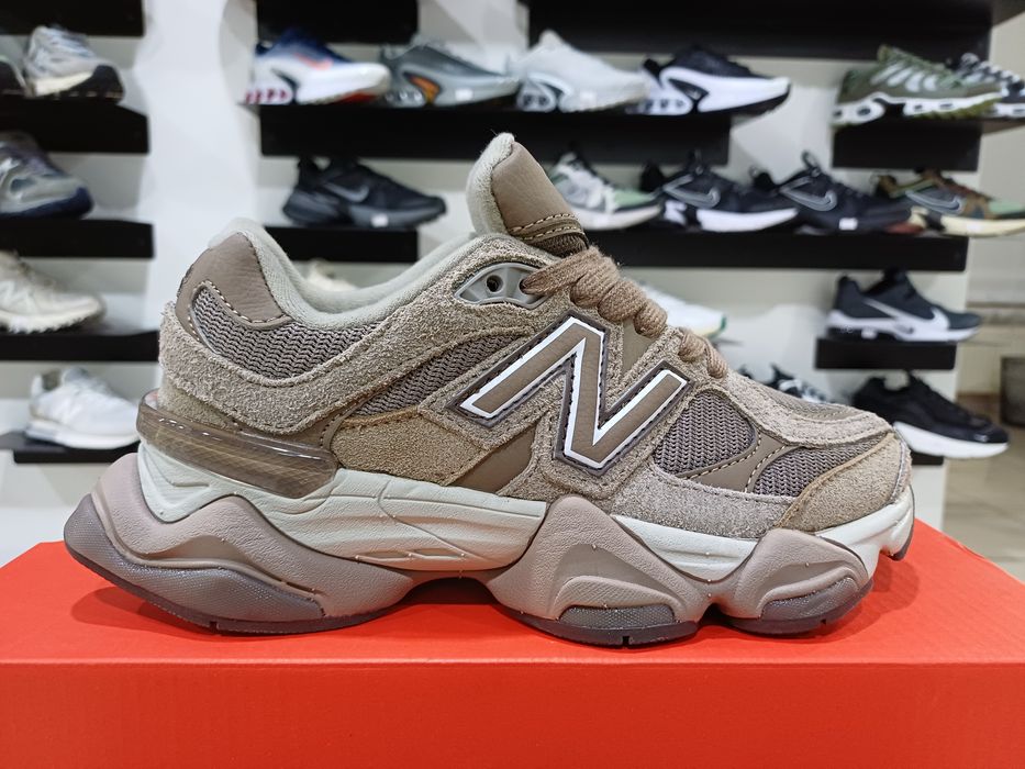 Кросівки жіночі New Balance 9060