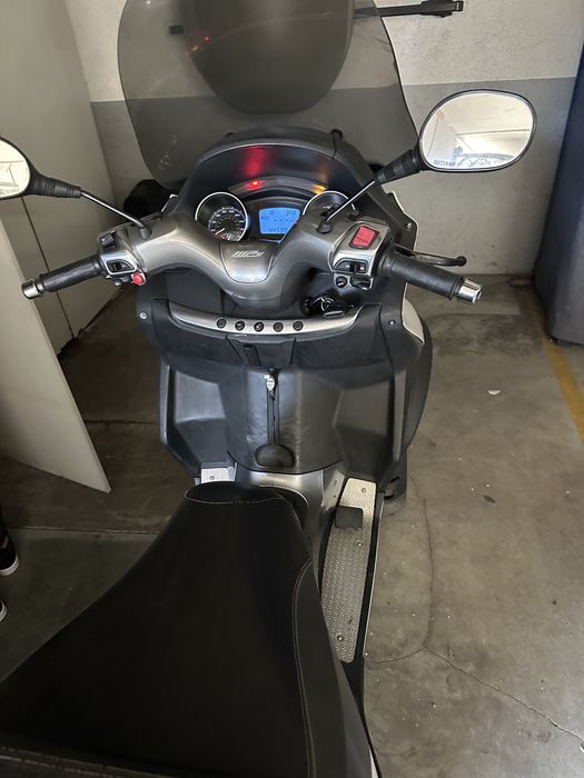 Piaggio MP3 500 triciclo pode set conduzida com carta de carro