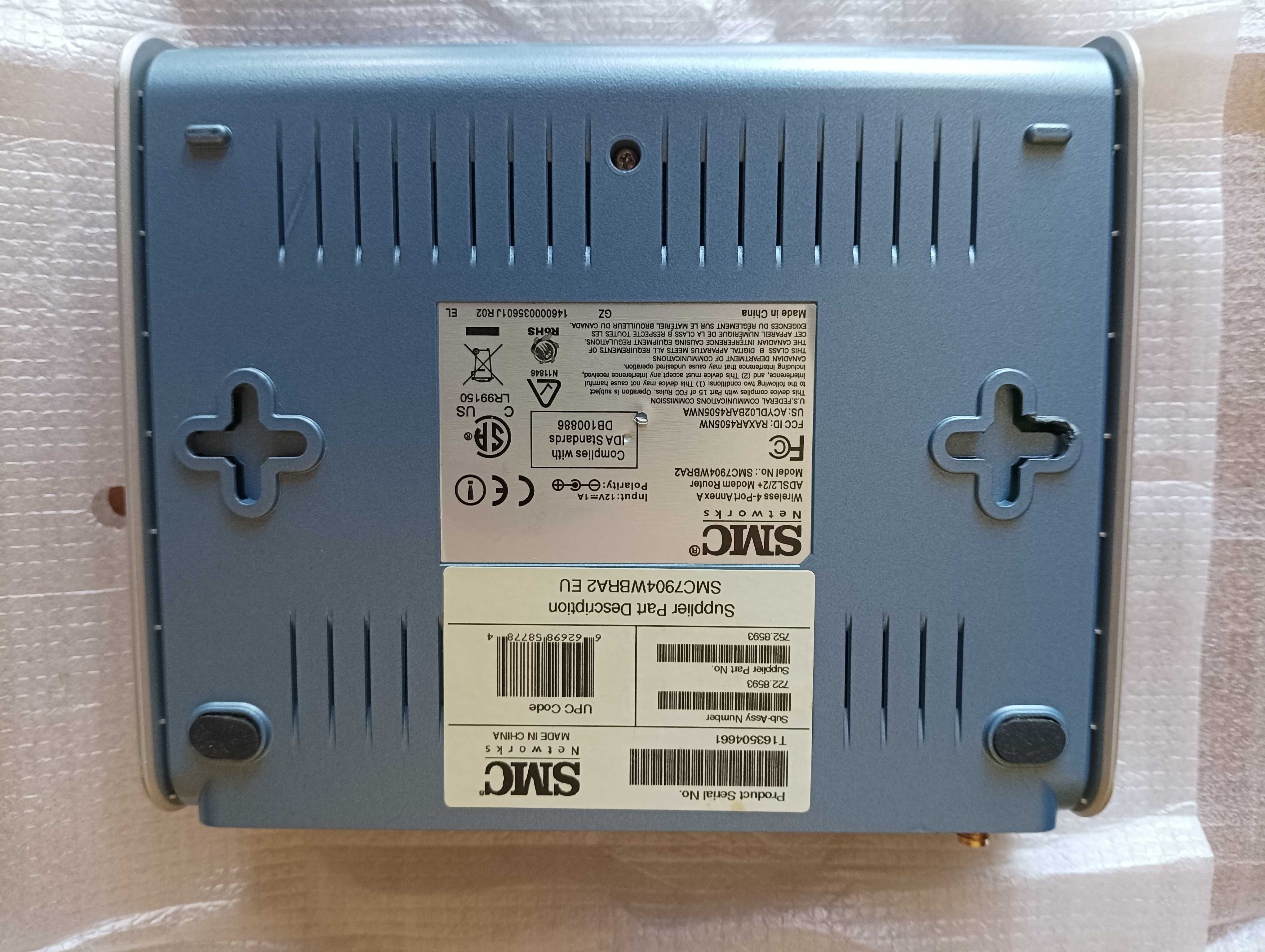 Router Modem ADSL 2+, Marca SMC, e Pen Wireless USB