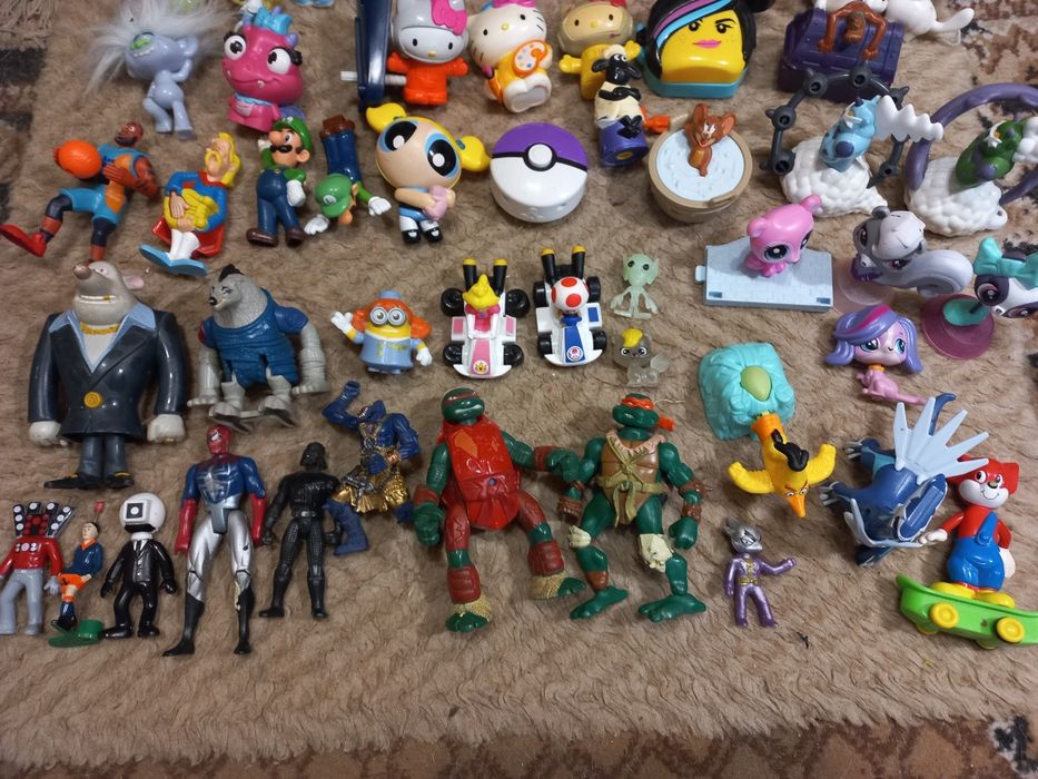 Игрушки макдональдс, кити, смурфик, пони, глазастики