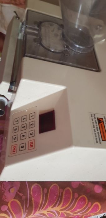 Edhard         máquina distribuidora    pastelaria