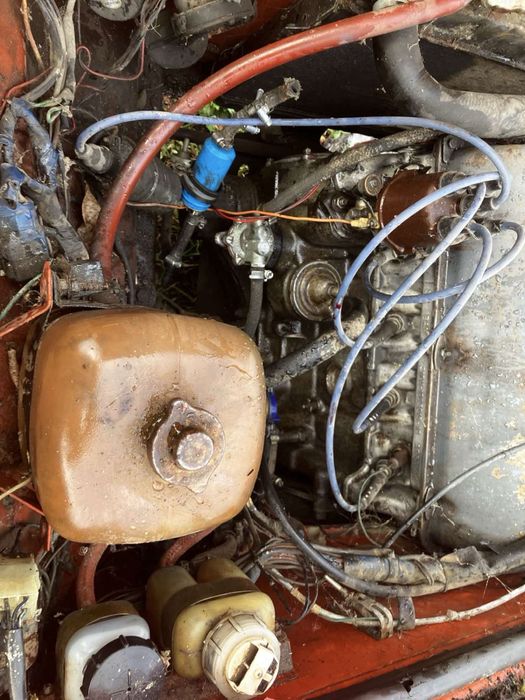 Заводиться і їде