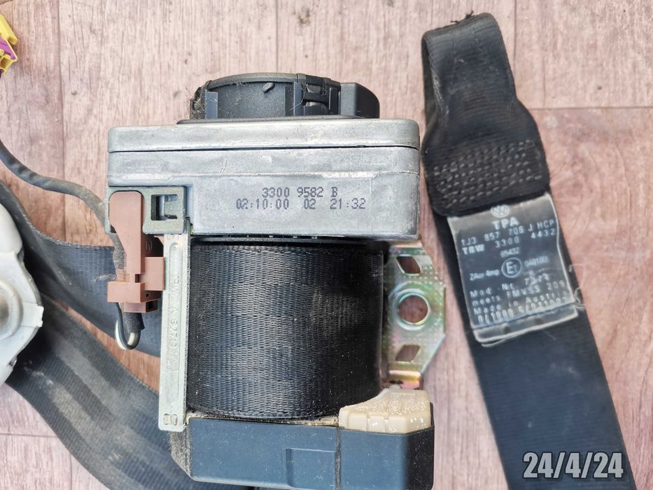 VW Golf IV 3D Pas bezpieczeństwa prawy przód PP