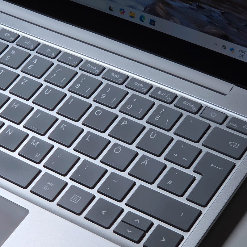 Microsoft Surface Laptop Go 12.4"