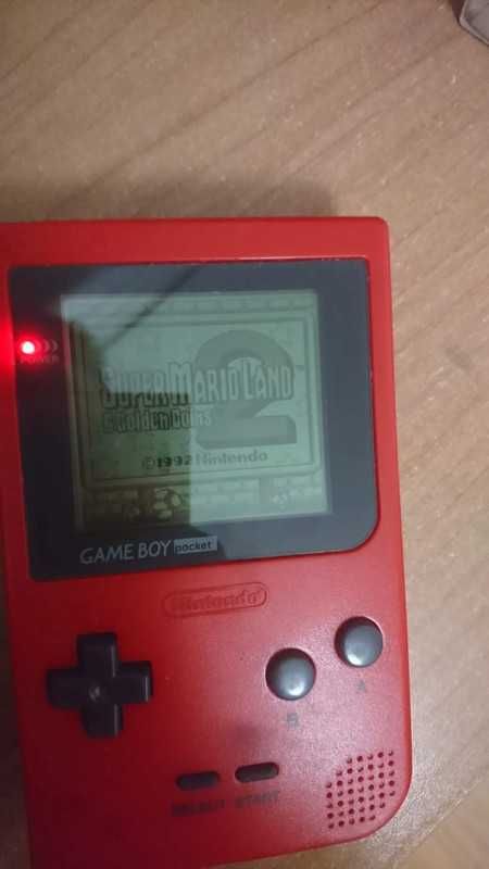 Consola vintage anos 90 - Gameboy Pocket Red.