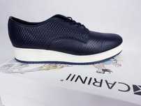 Pólbuty sneakersy CARINII granatowe platforma trampki 40 skórzane