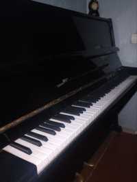 Продам фортепиано Украина черное со знаком качества.