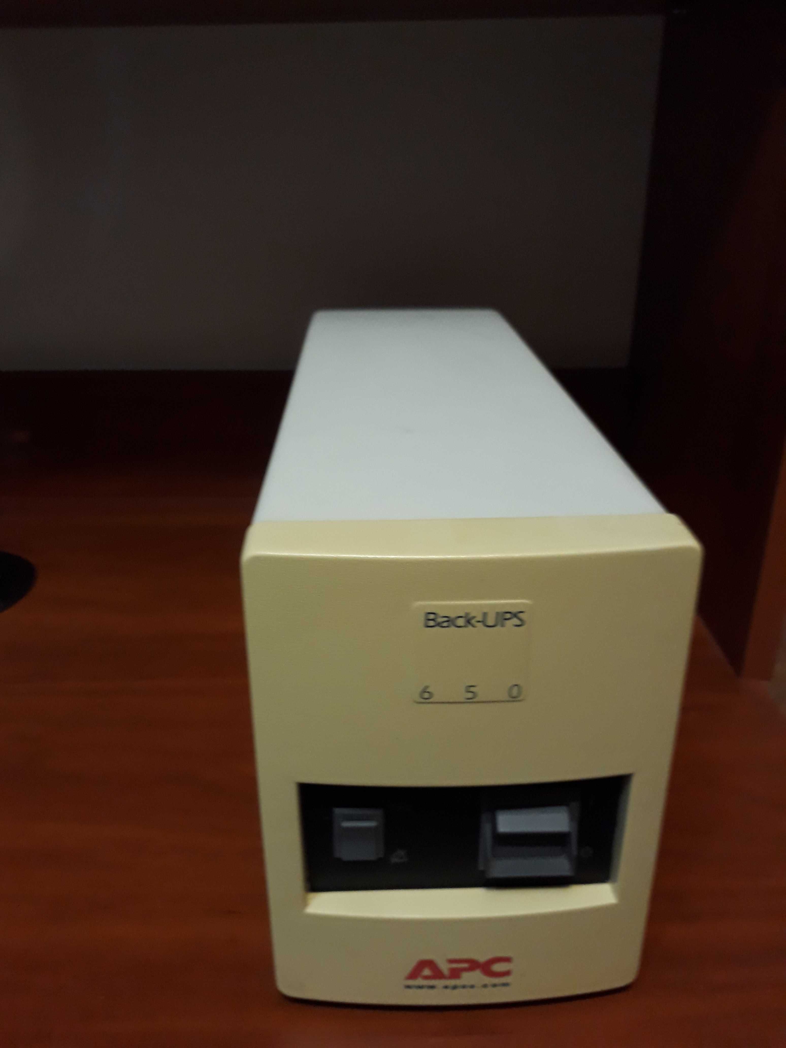 Источник бесперебойного питания APC BACK-UPS 650 (BK650MI)