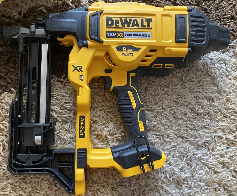 Promocja ostatnia Gwoździarka zszywacz akumulatorowy DeWalt DCFS950N