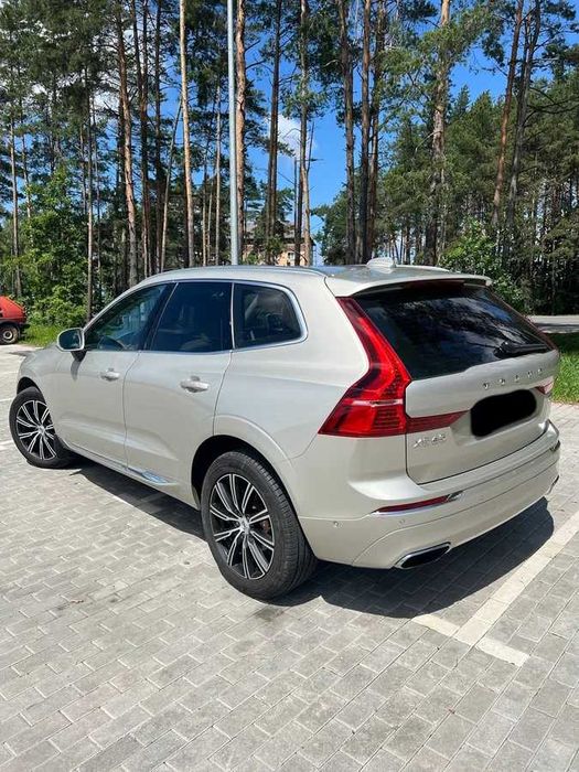 2019 Volvo XC60  2.0 бензин