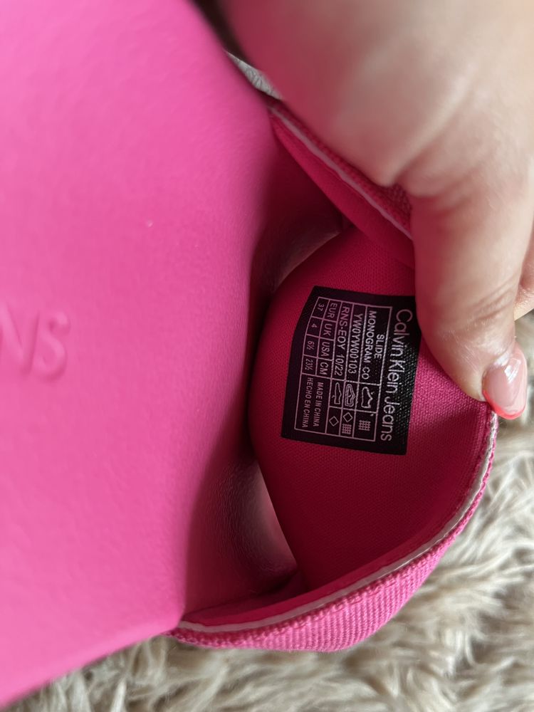 Calvin Klein różowe klapki lekkie r 37 slide monogram co ck logowane