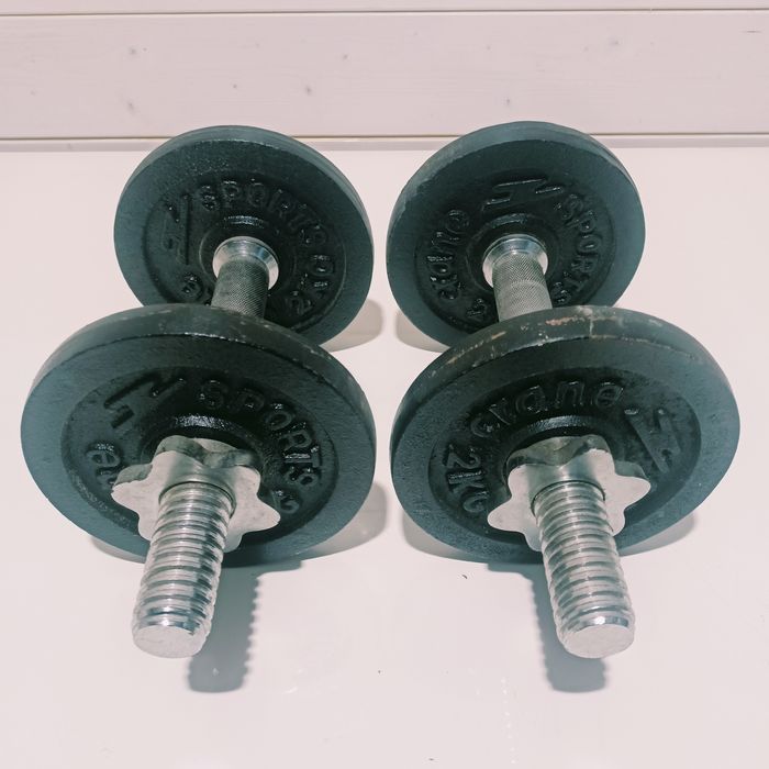 Hantle żeliwne regulowane.