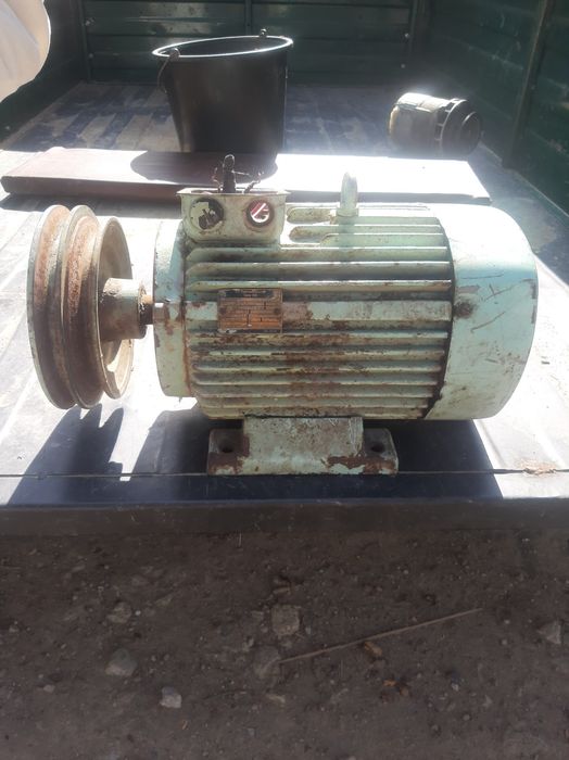 Трифазний електродвигун KMER-112 M4