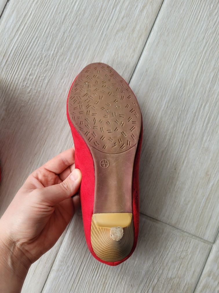 Czerwone buty czółenka szpilki na niskim obcasie zamsz 37