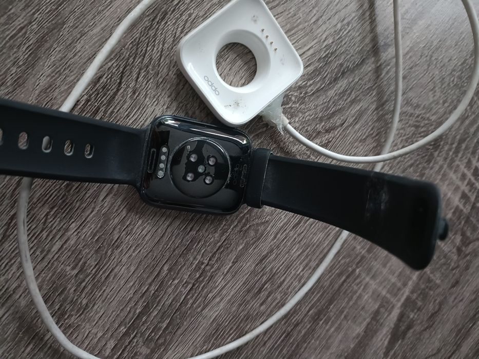 Smartwatch Oppo + ładowarka