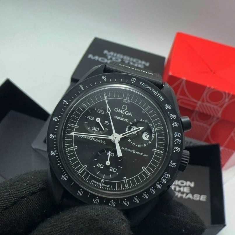 Super Blue Moon Chrono - designerski czasomierz z kosmicznym stylem!