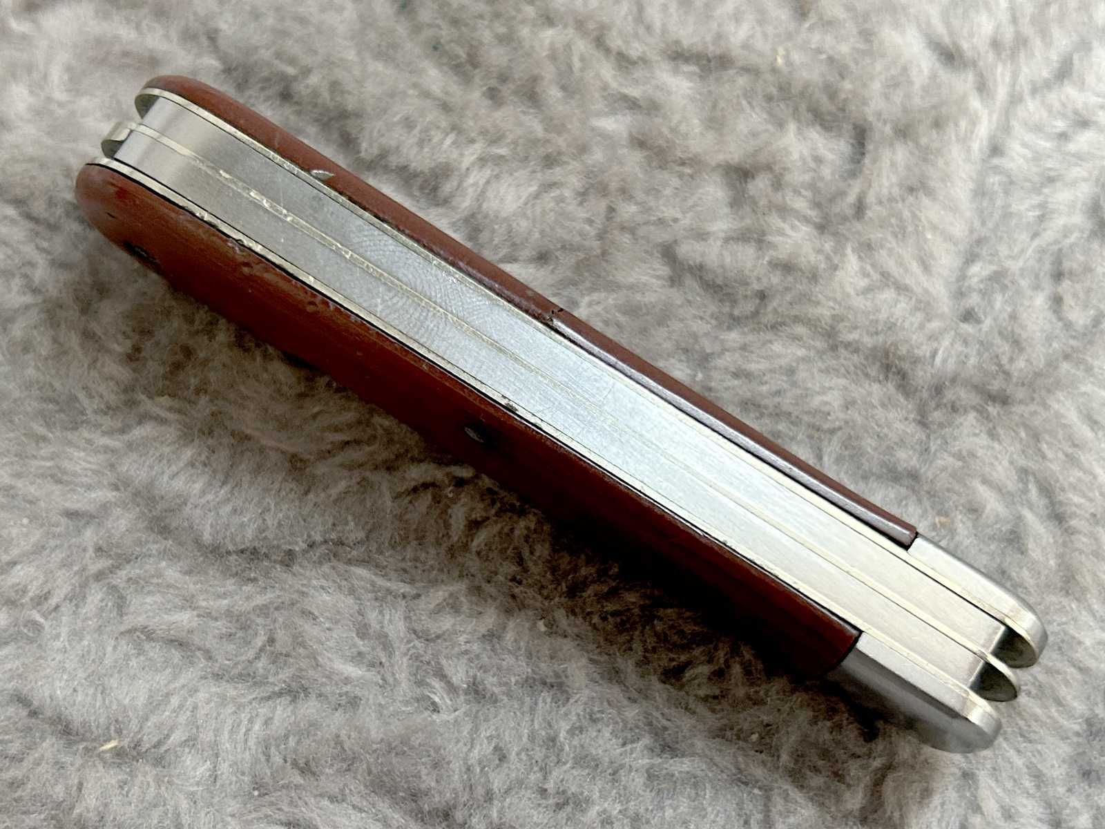 Kontraktowy scyzoryk szwajcarskiej armii - Wengerinox Model 1951