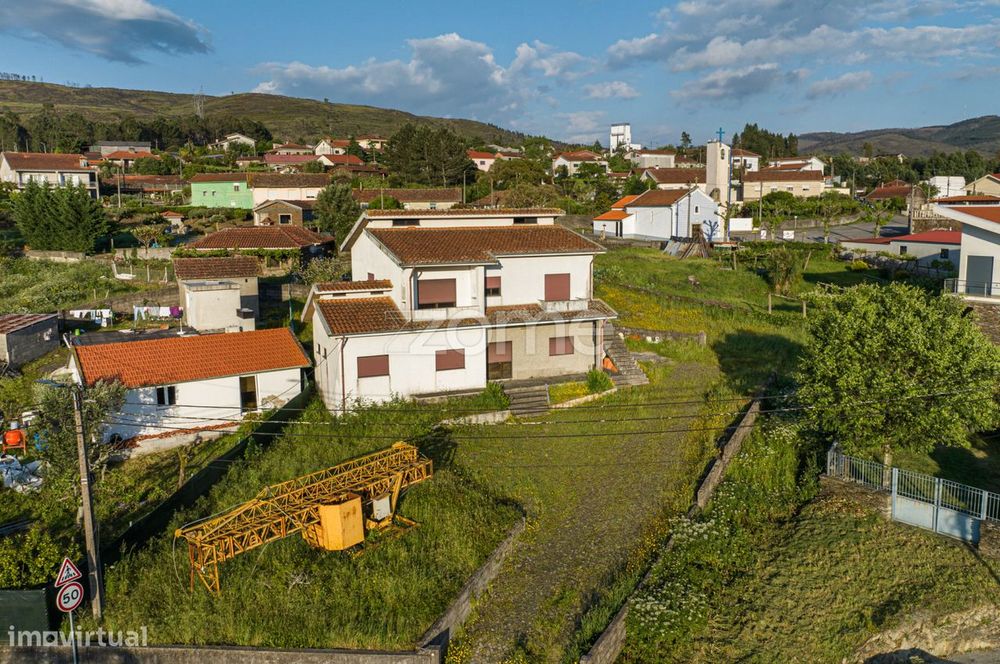 Moradia para finalizar construção - Sobreira