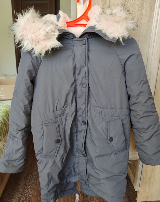 Зимова тепла куртка для дівчинки на зріст 140 - 146 см