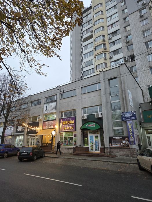 Продам 35 м2 під магазин, салон ін. Шевченка-Чорновола, без вікна