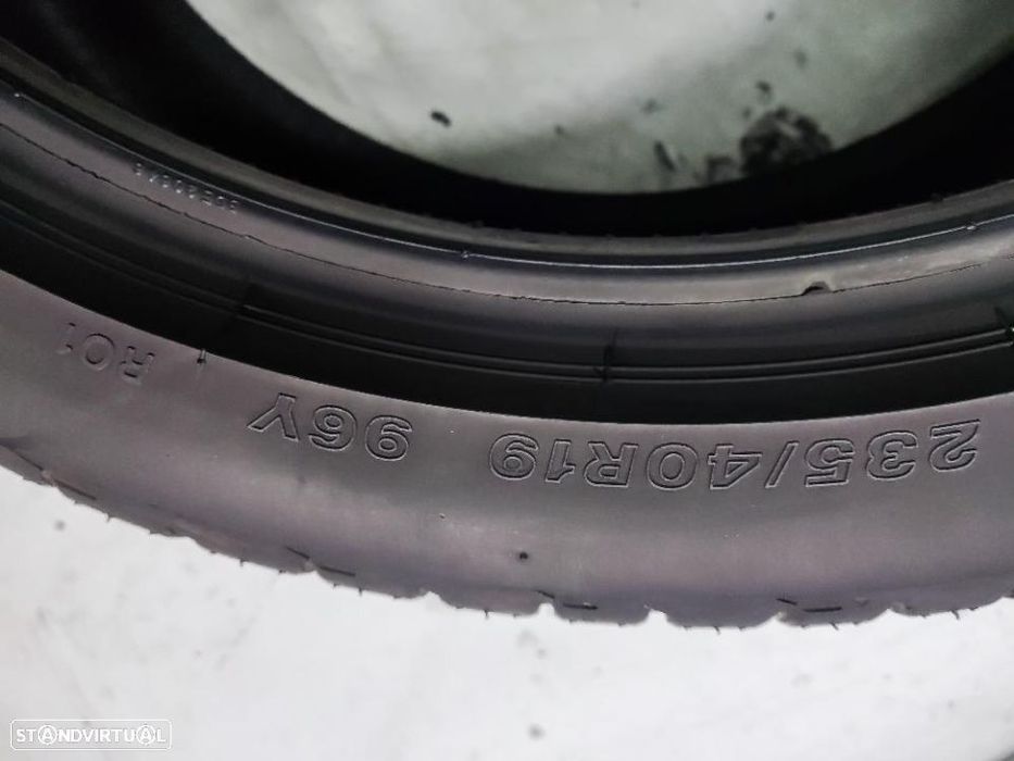 2 pneus semi novos 235-40r19 bridgestone - oferta dos portes