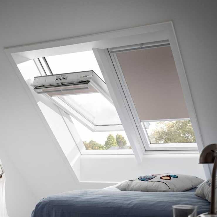 Roleta wewnętrzna VELUX 78x118 zaciemniająca manualna