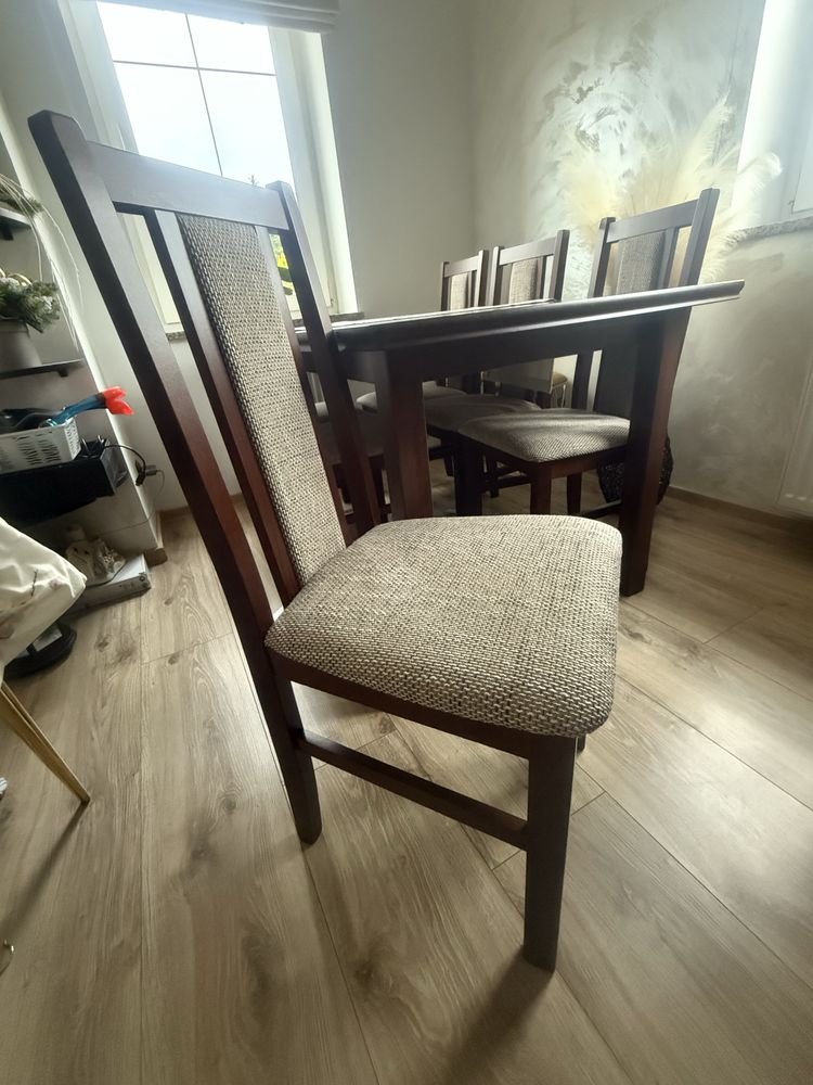 Sprzedam drewniany stół i 12 krzeseł