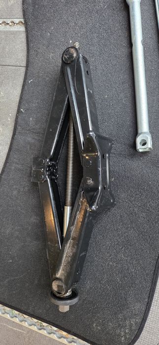 Продам домкрат Фіат Дукато 2400кг орігінал