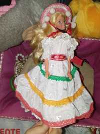 Barbie 1966 marcada nas costas e no pescoço