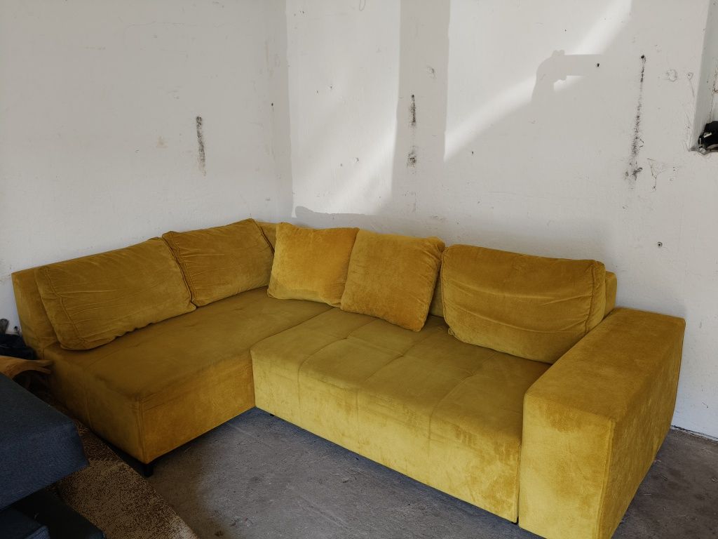 Narożnik z funkcją spania . Możliwy transport.