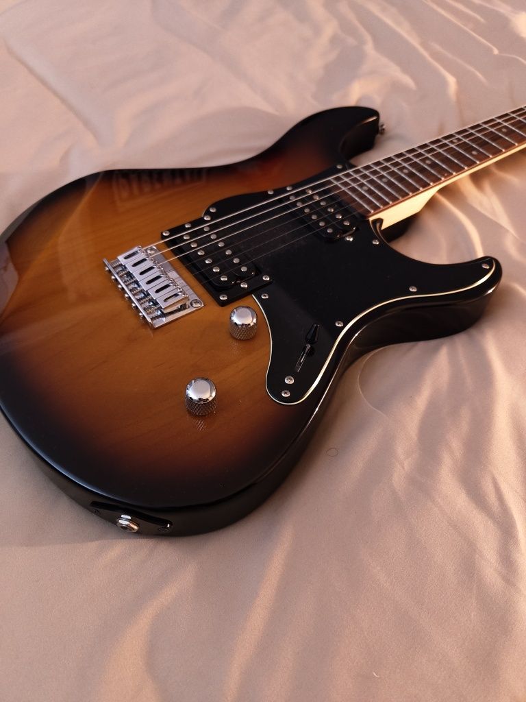 Guitarra elétrica Yamaha Pacifica 120 H