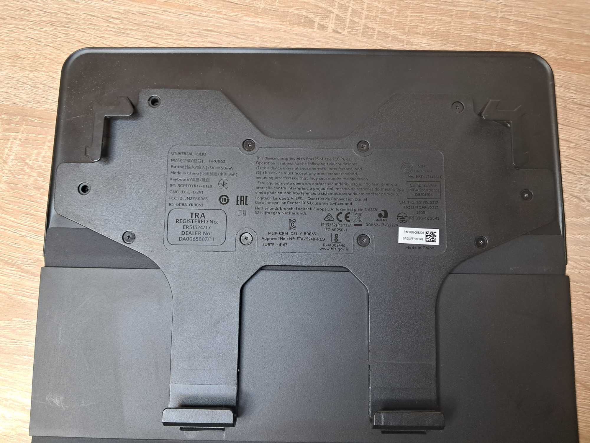 Чохол для планшету з клавіатурою Logitech Universal Folio