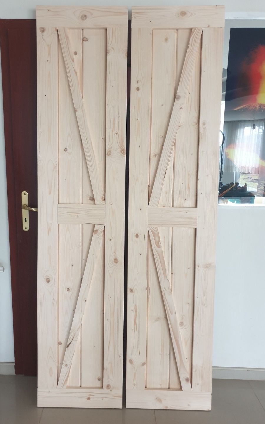 Drzwi przesuwne drewniane typu barn door