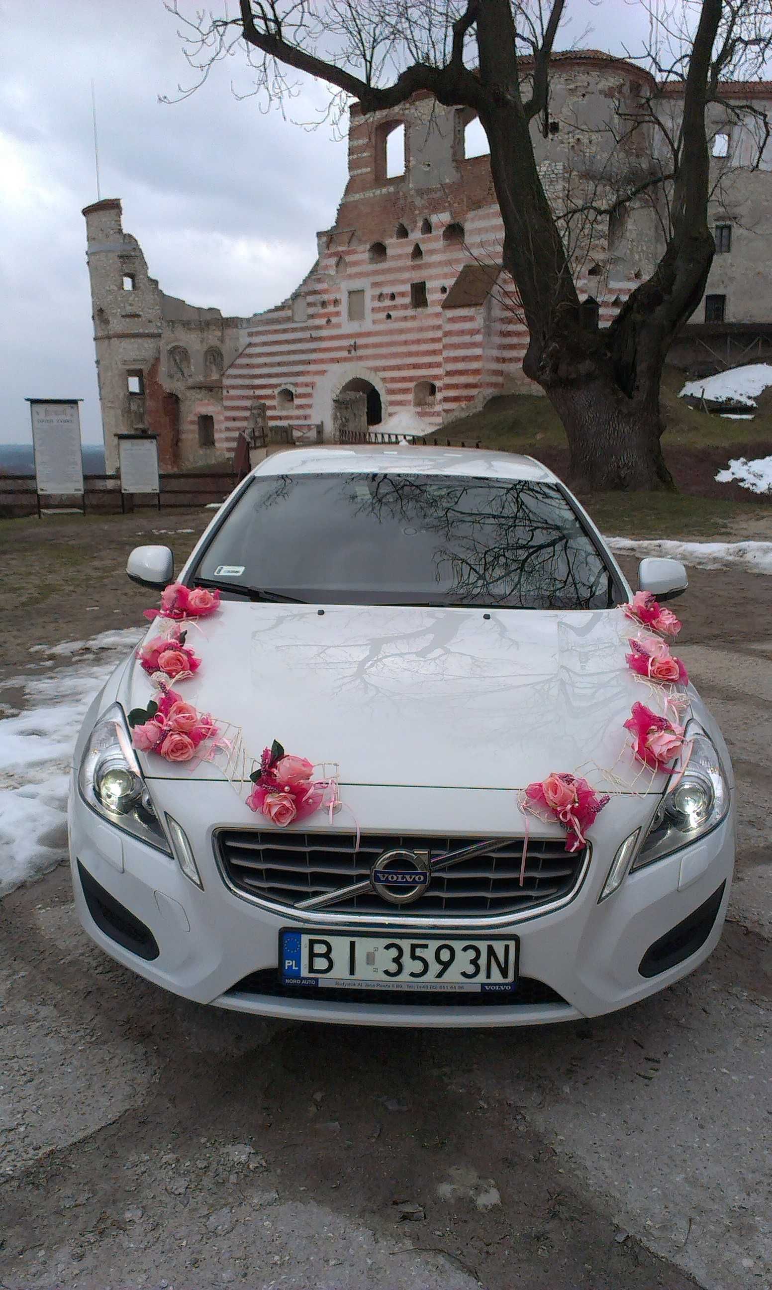 dekoracja ślubna na samochód