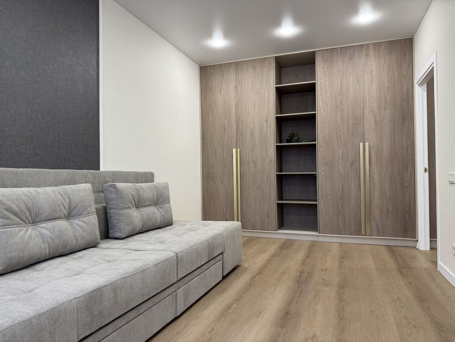 Озерна! 2 кімнатна квартира з Ремонтом!