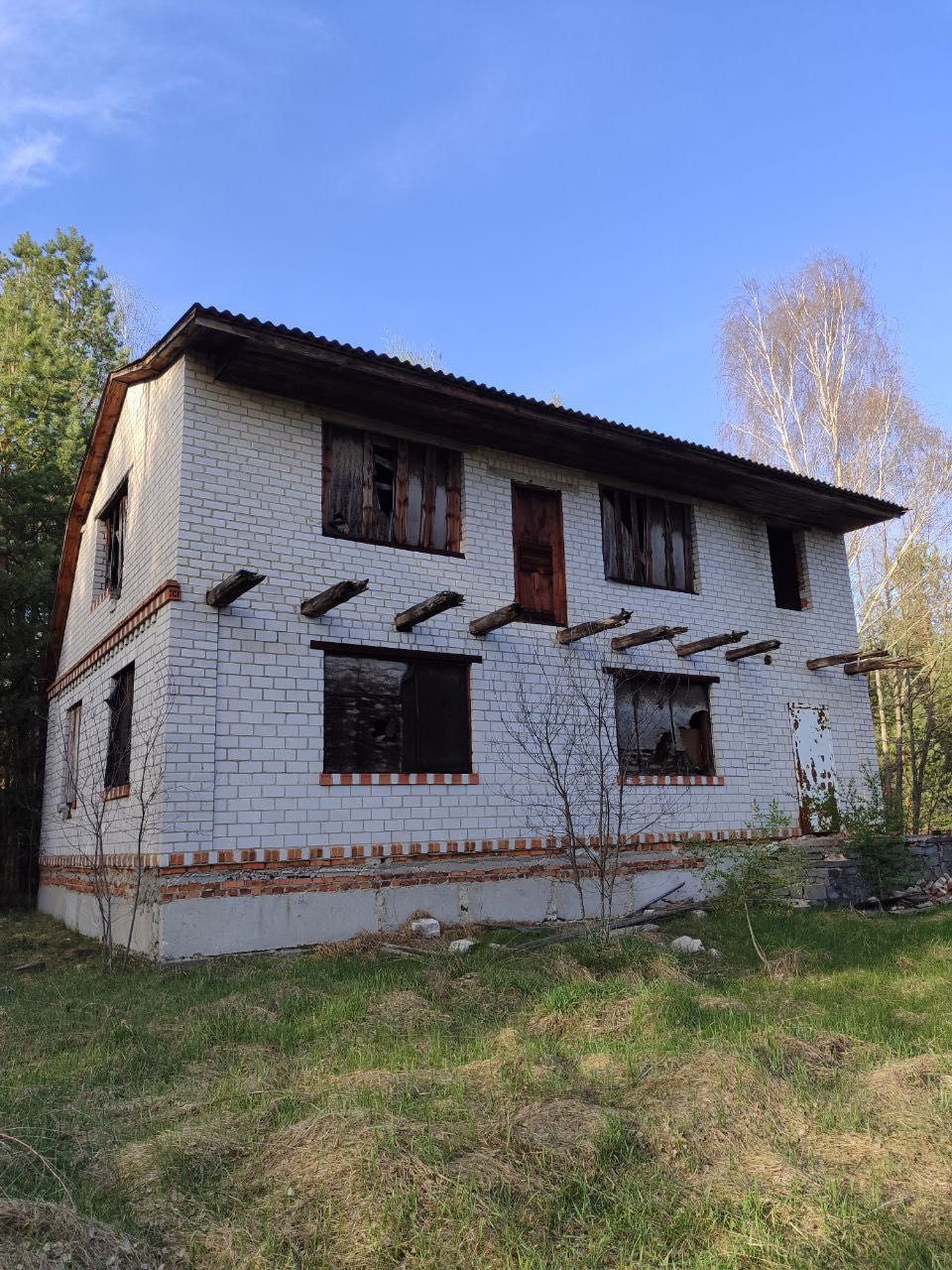Будинок з земельною ділянкою