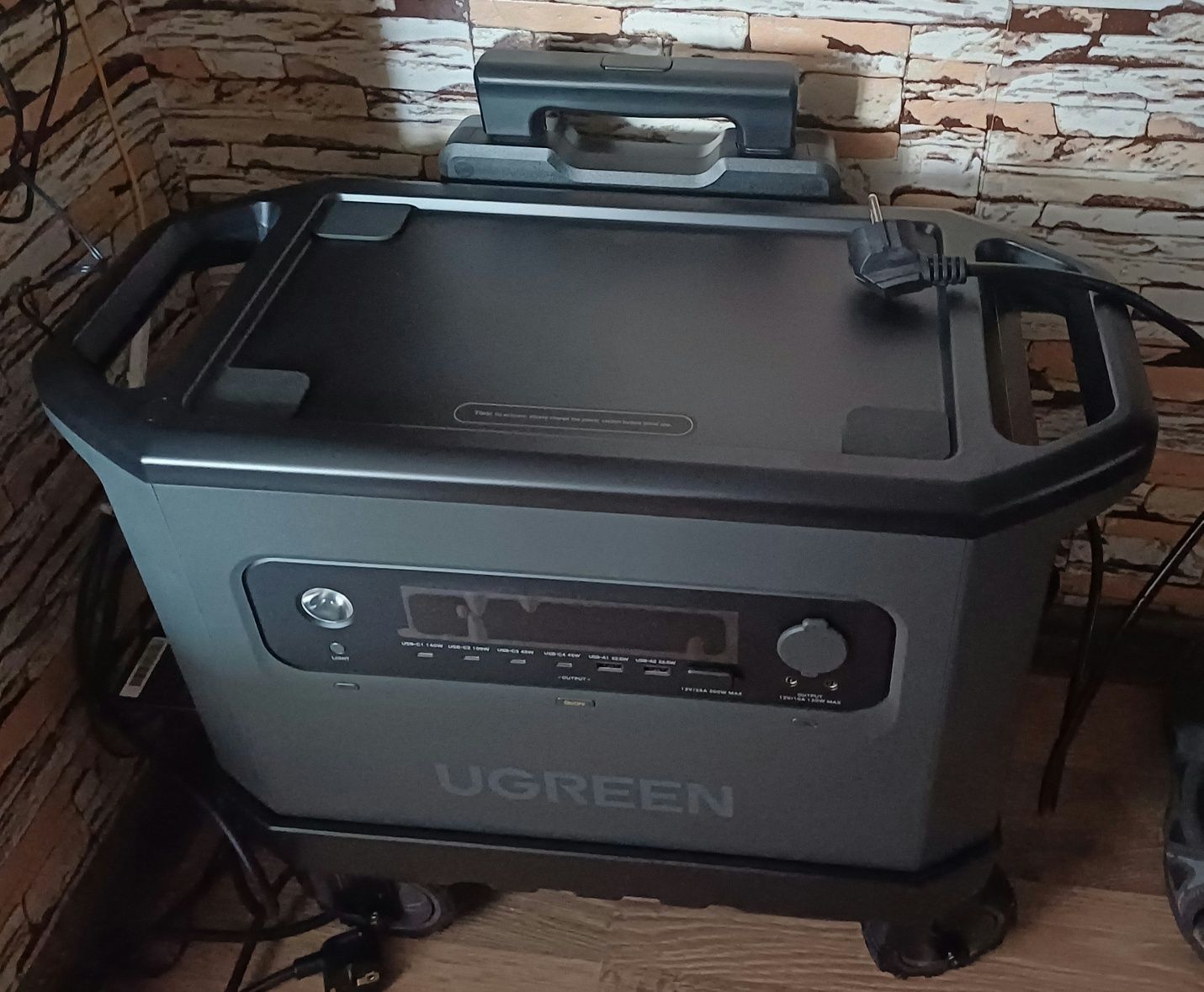 Зарядная станция UGREEN GS2200 by BYD (LiFePo4)