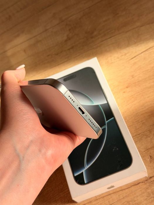 iphone 16 Pro Max White Titan 256 GB E-Sim , 96% акамулятор