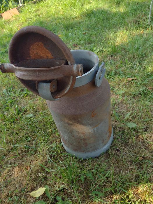 Duża bańka na mleko.z pokrywą PRL ok. 25 litrów