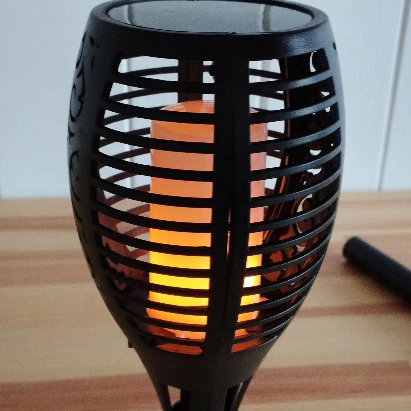 Фонарь садовый Факел  на солнечной батарее имитация живого огня