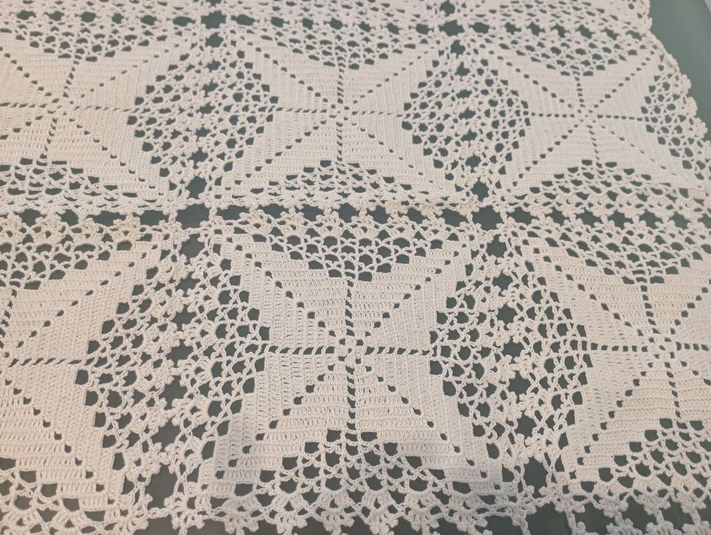 Toalha de mesa quadrada em renda